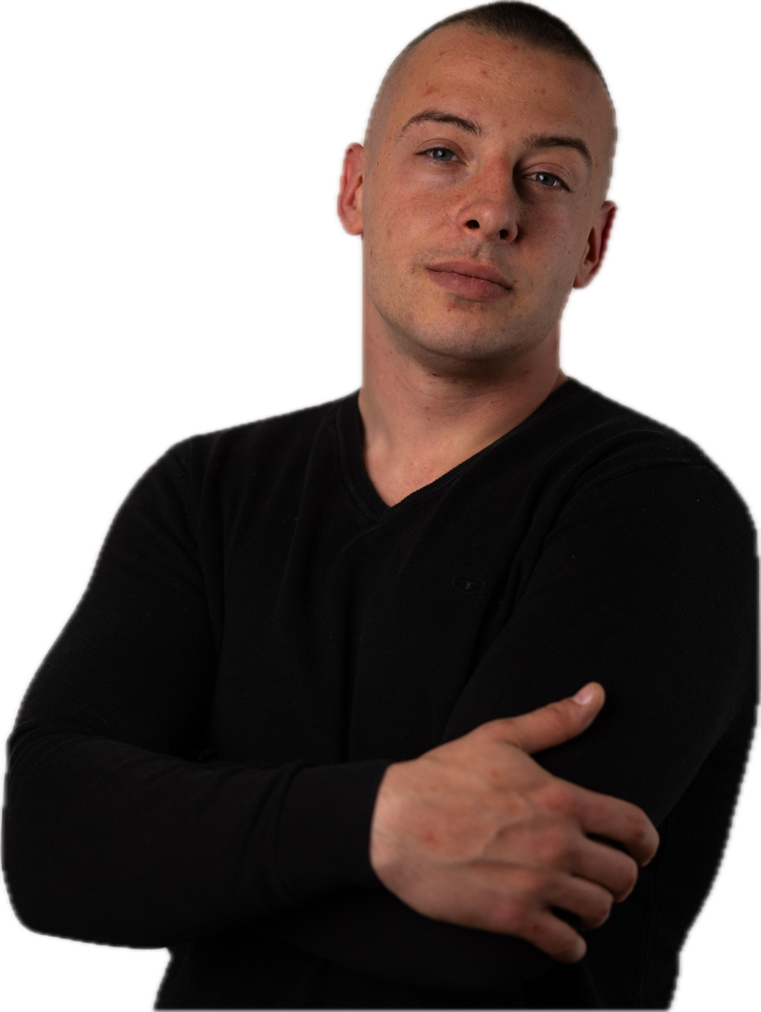 Dušan Stepanov za radnim stolom, usred posla